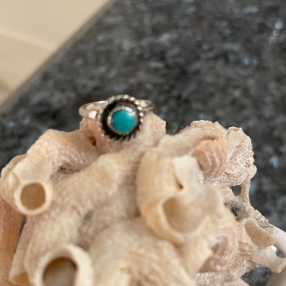 Vintage Sterling Silver Turquoise Ring-Size 4 - Picture 2 of 6